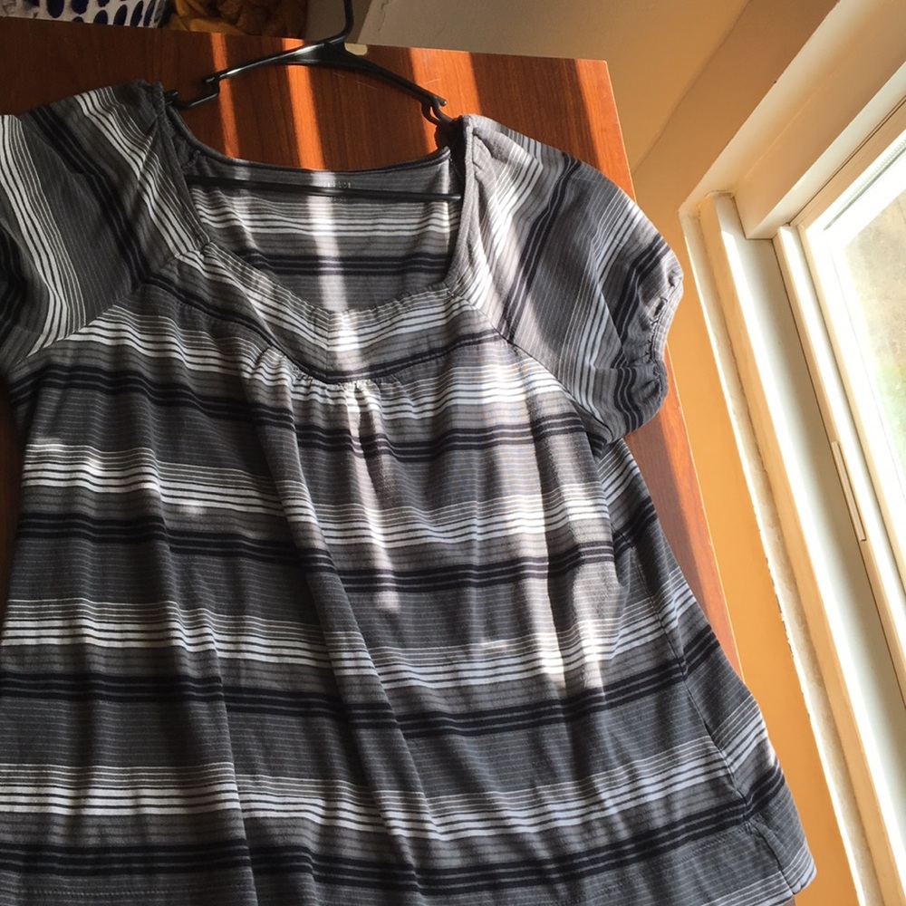 Short sleeve striped Shirt